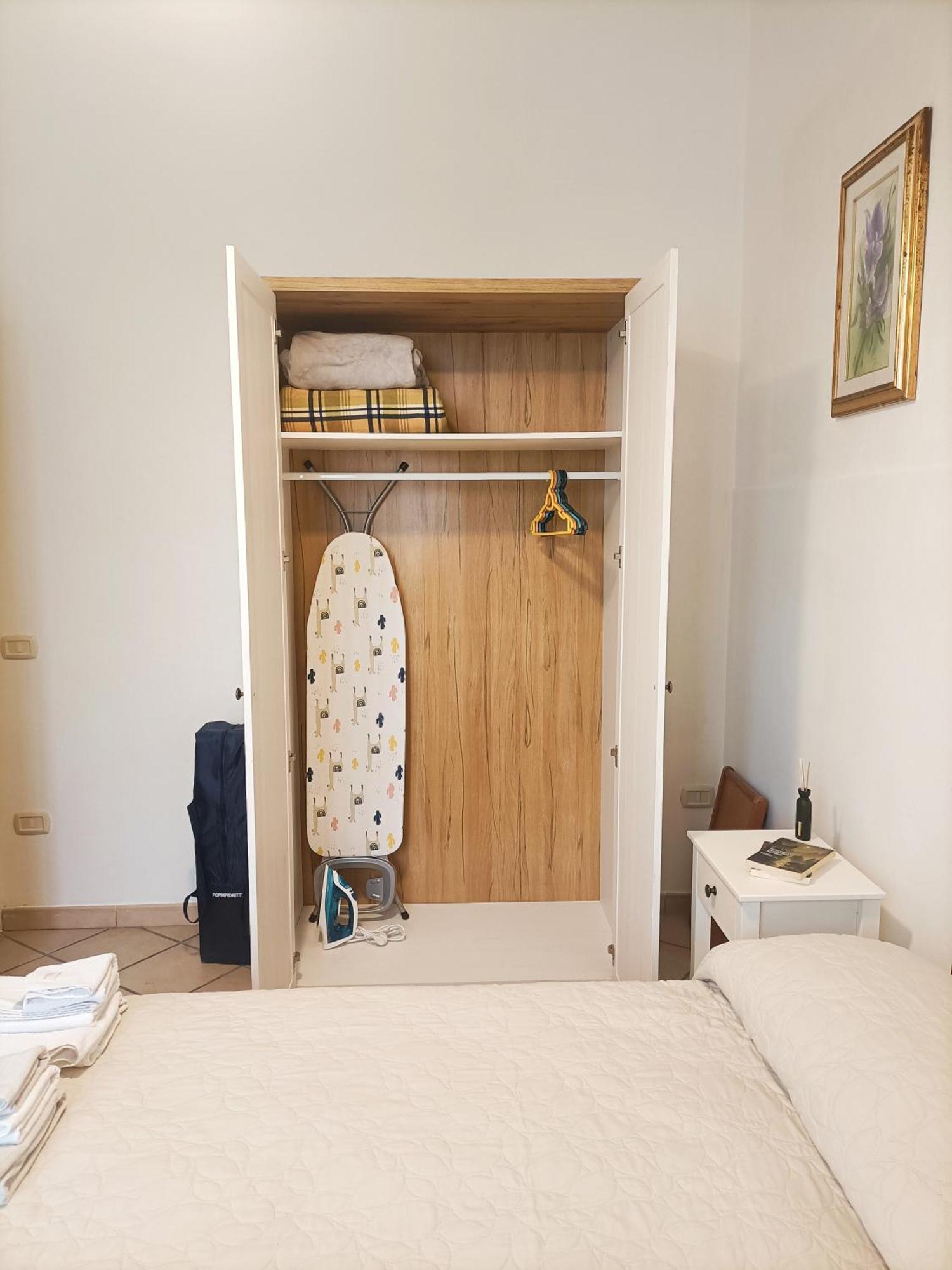 Bright Port View Apartment- Free Parking Cagliari Bagian luar foto