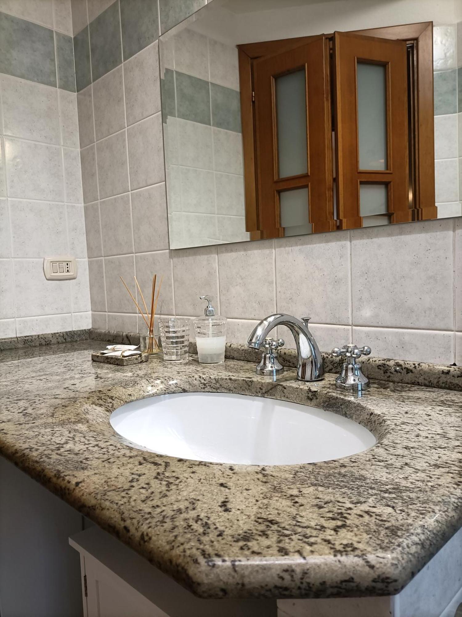 Bright Port View Apartment- Free Parking Cagliari Bagian luar foto