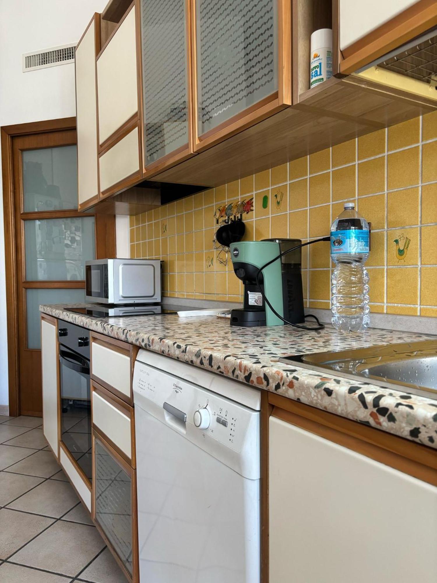 Bright Port View Apartment- Free Parking Cagliari Bagian luar foto
