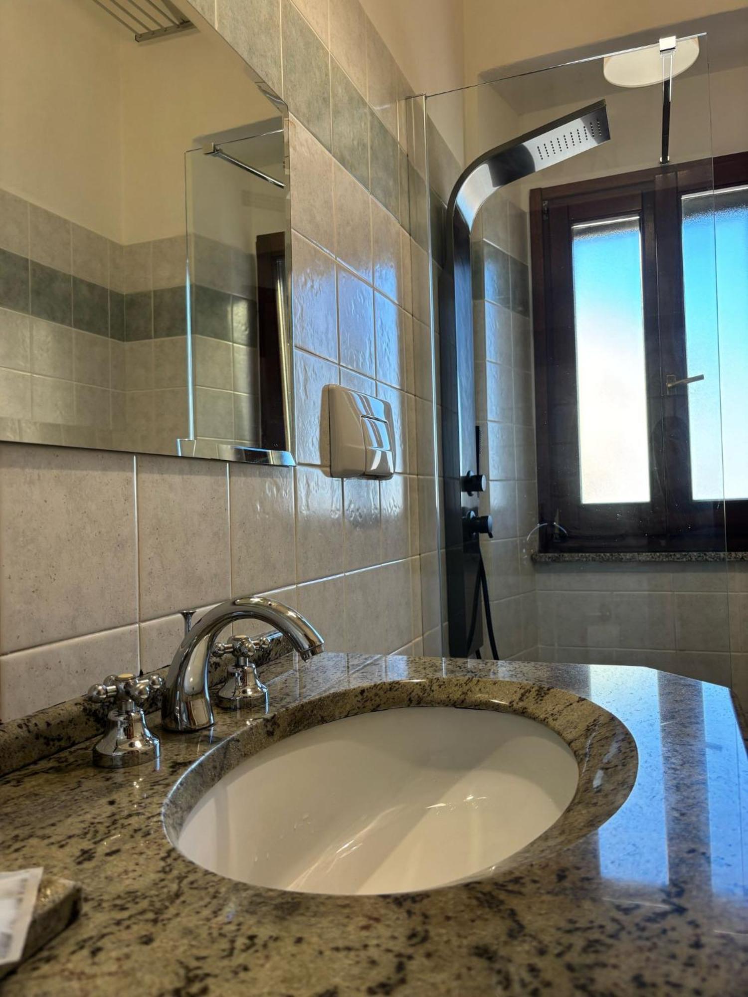 Bright Port View Apartment- Free Parking Cagliari Bagian luar foto